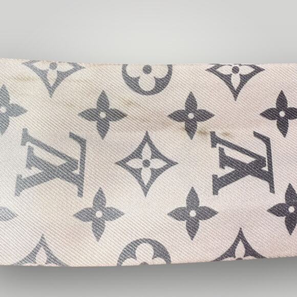 LOUIS VUITTON Silk Monogram Rising Confidential BB Bandeau Black Rose - Picture 7 of 8